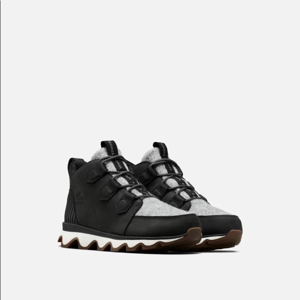 WOMEN'S KINETIC™ CARIBOU BOOT SOREL